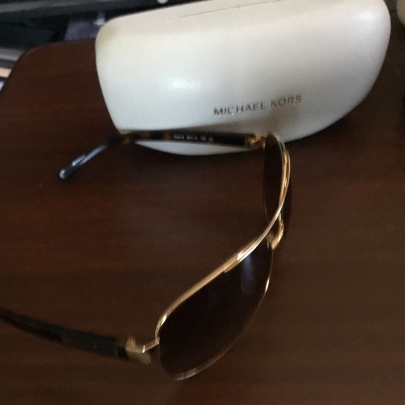 Aviator style Sunglasses - Picture 1 of 3
